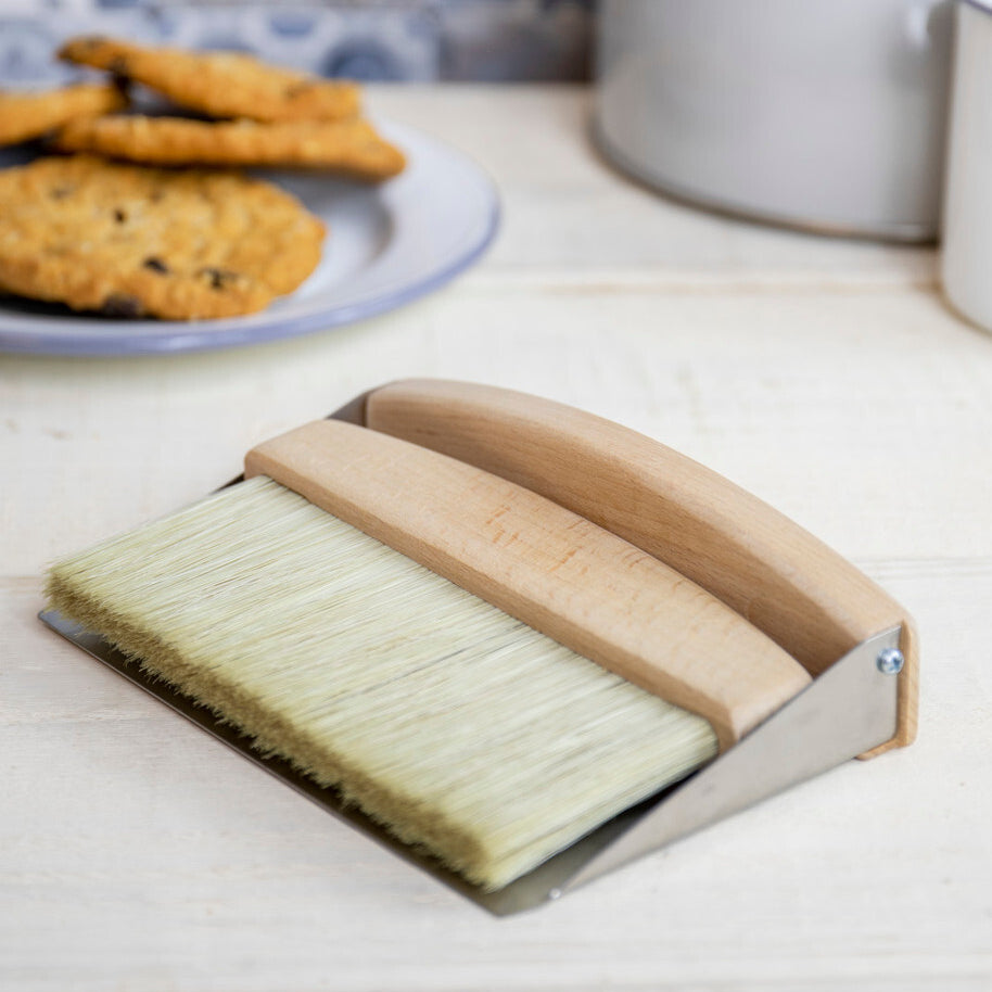 KitchenCraft Living Nostalgia Table Broom with Spatula, LNTDPB