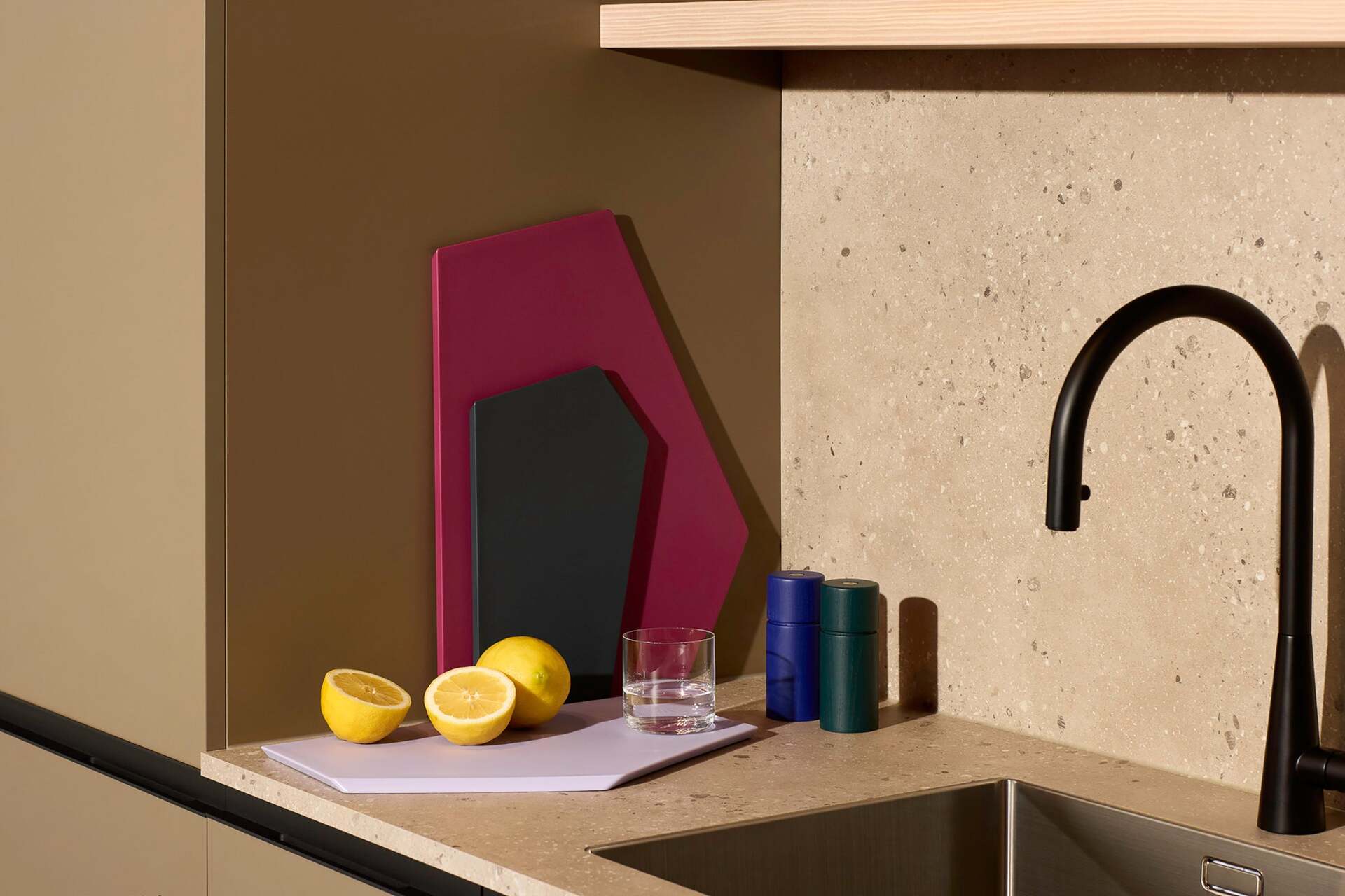 CrushGrind Zurich velké kuchyňské prkénko, beetroot, 086033-0076