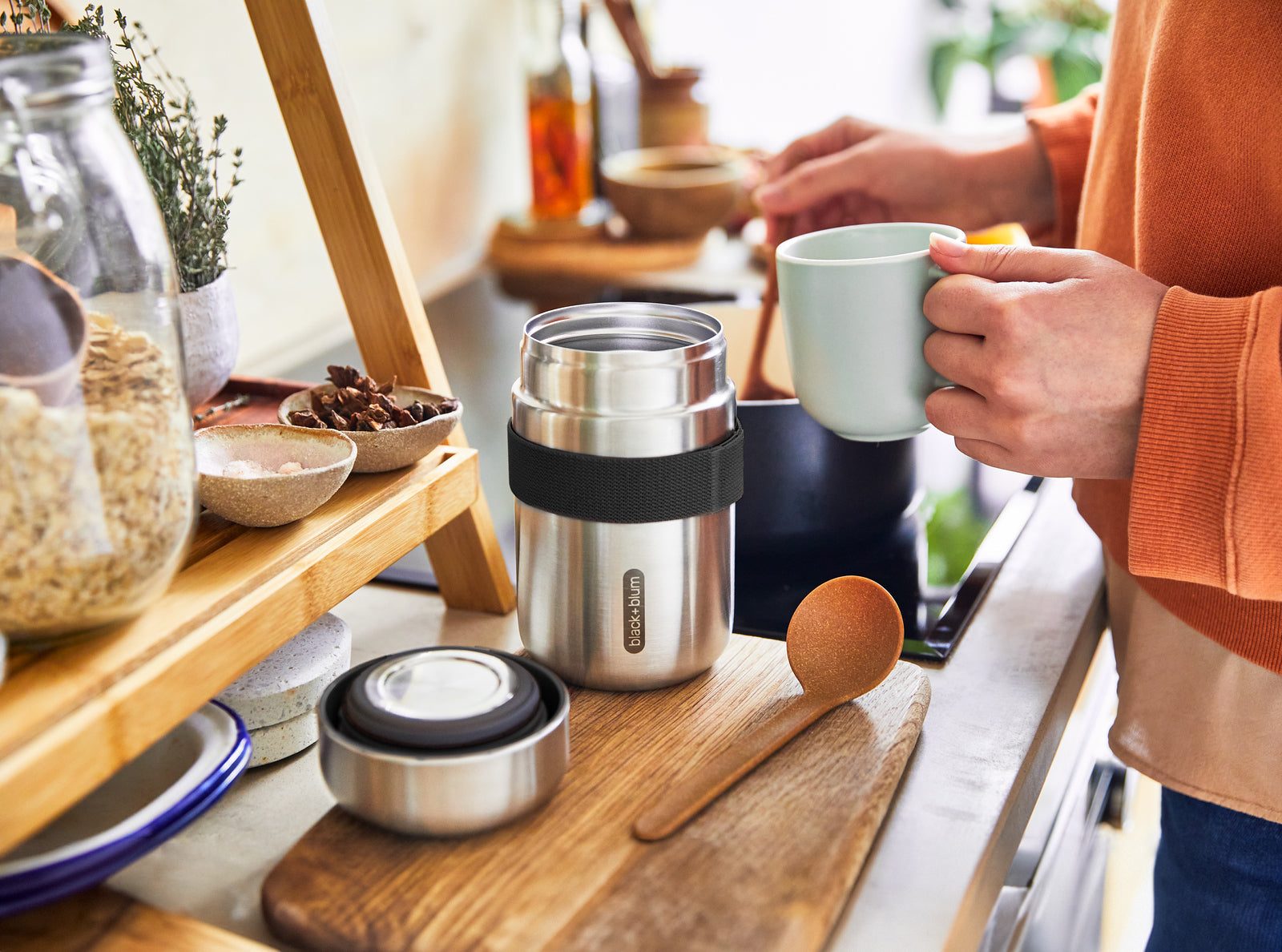 Black+Blum travel food container with spoon 0,4 l, black, BAM-FFB-S018