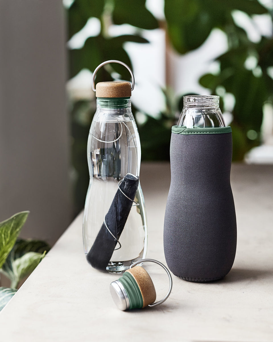 Black+Blum glass water bottle with natural filter 650 ml, olive, EGO-EGG010