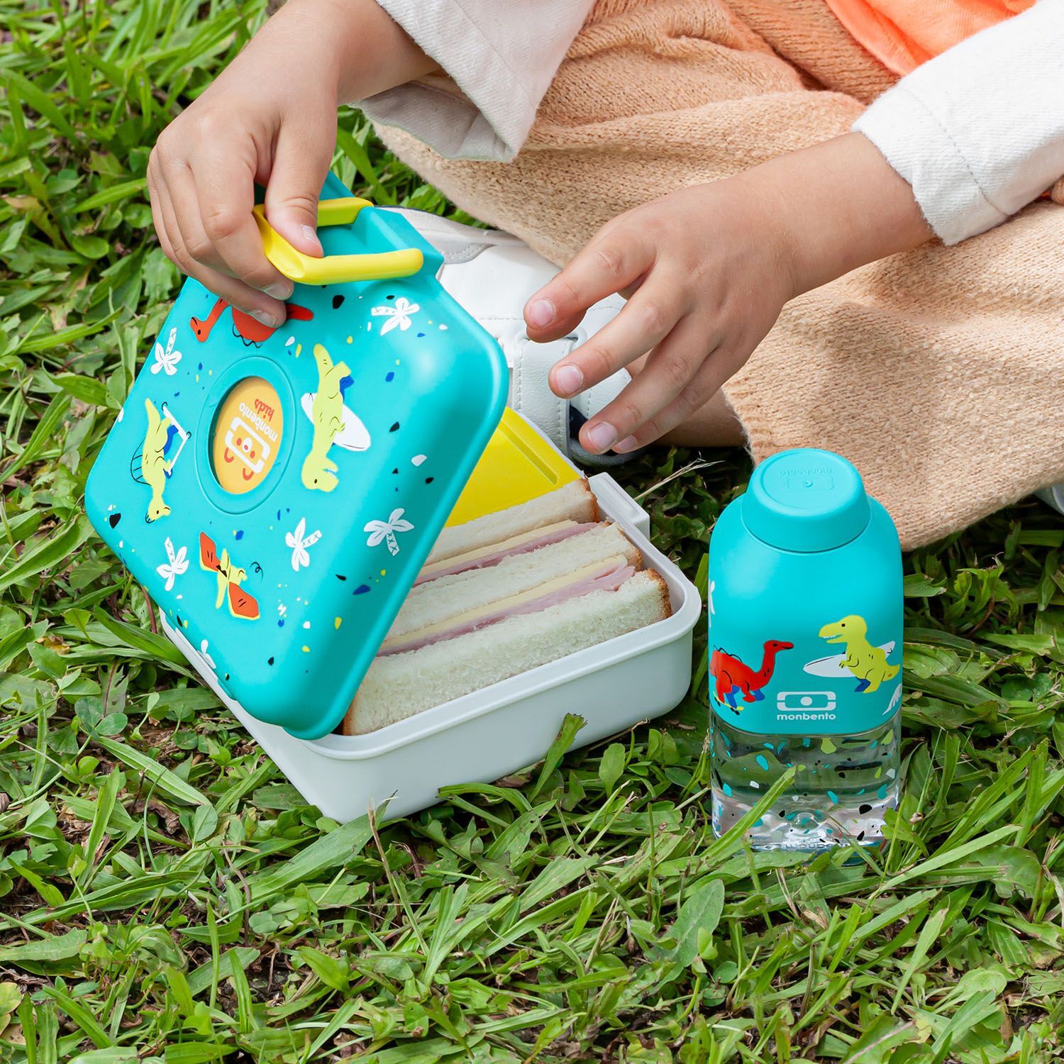 Monbento Snacky kids snack box 0,85 l, blue dino, 81014120