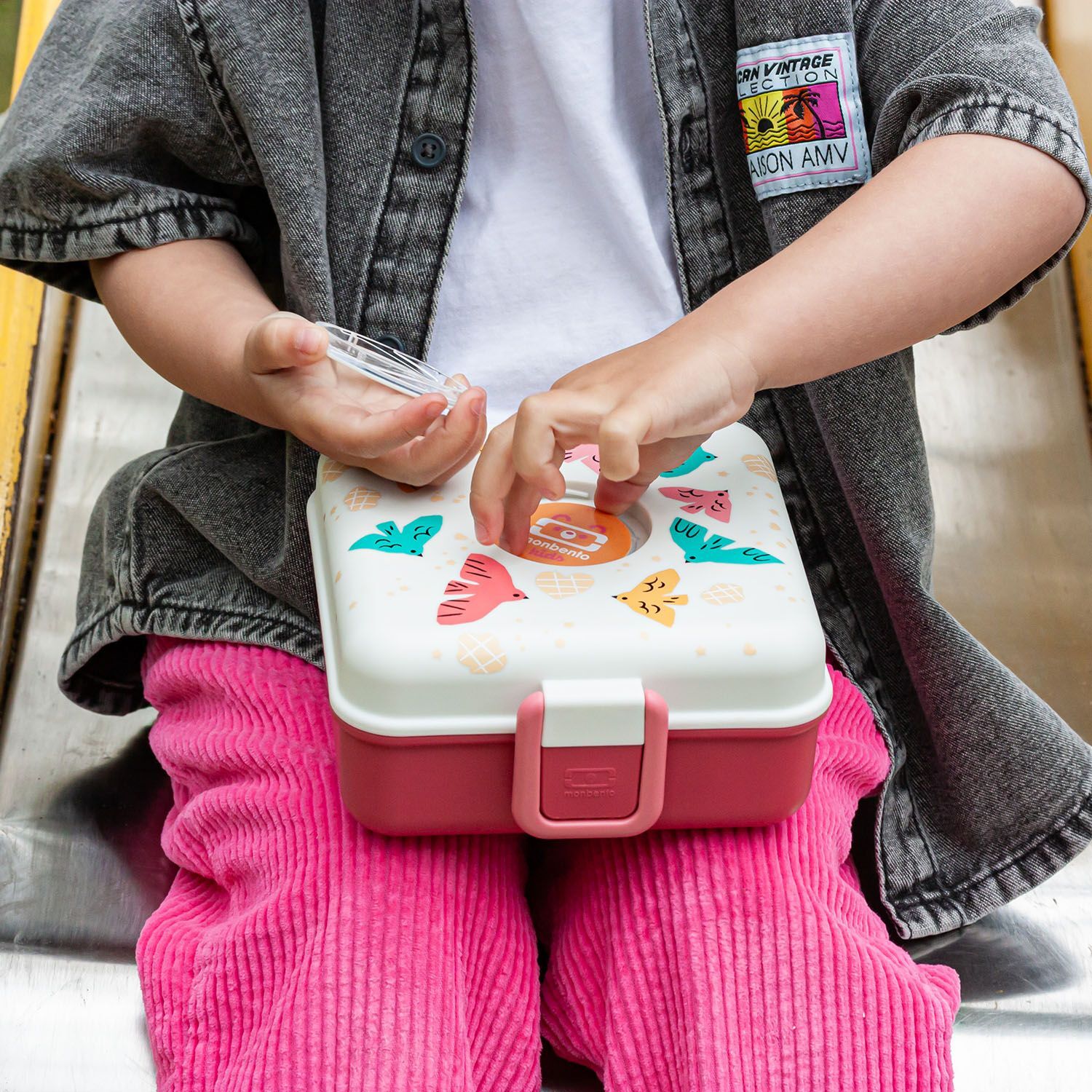Monbento Snacky kids snack box 0,85 l, pink birds, 81014121
