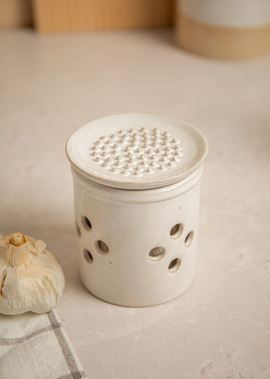 KitchenCraft Idilica garlic storage jar with grater, cream, IDGARLIC