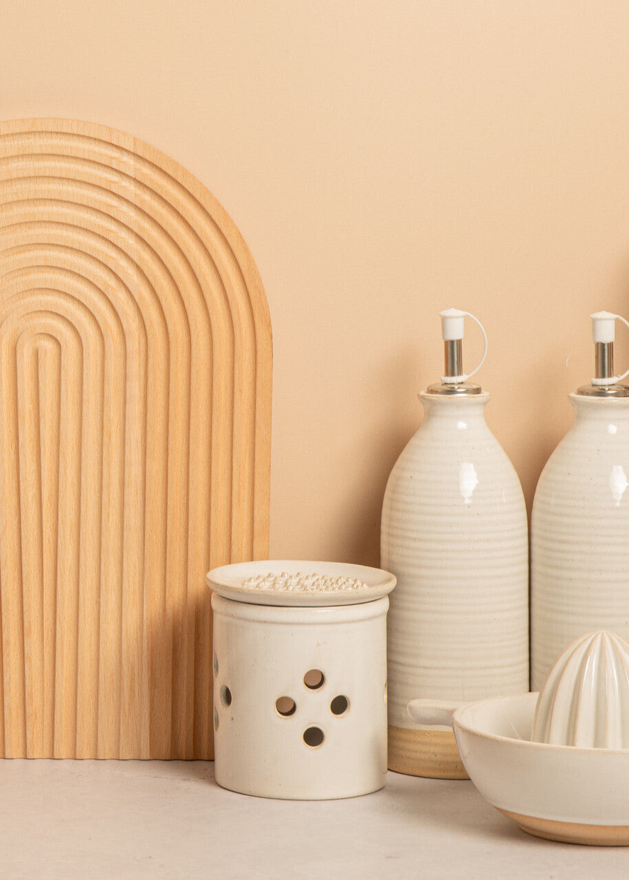 KitchenCraft Idilica garlic storage jar with grater, cream, IDGARLIC