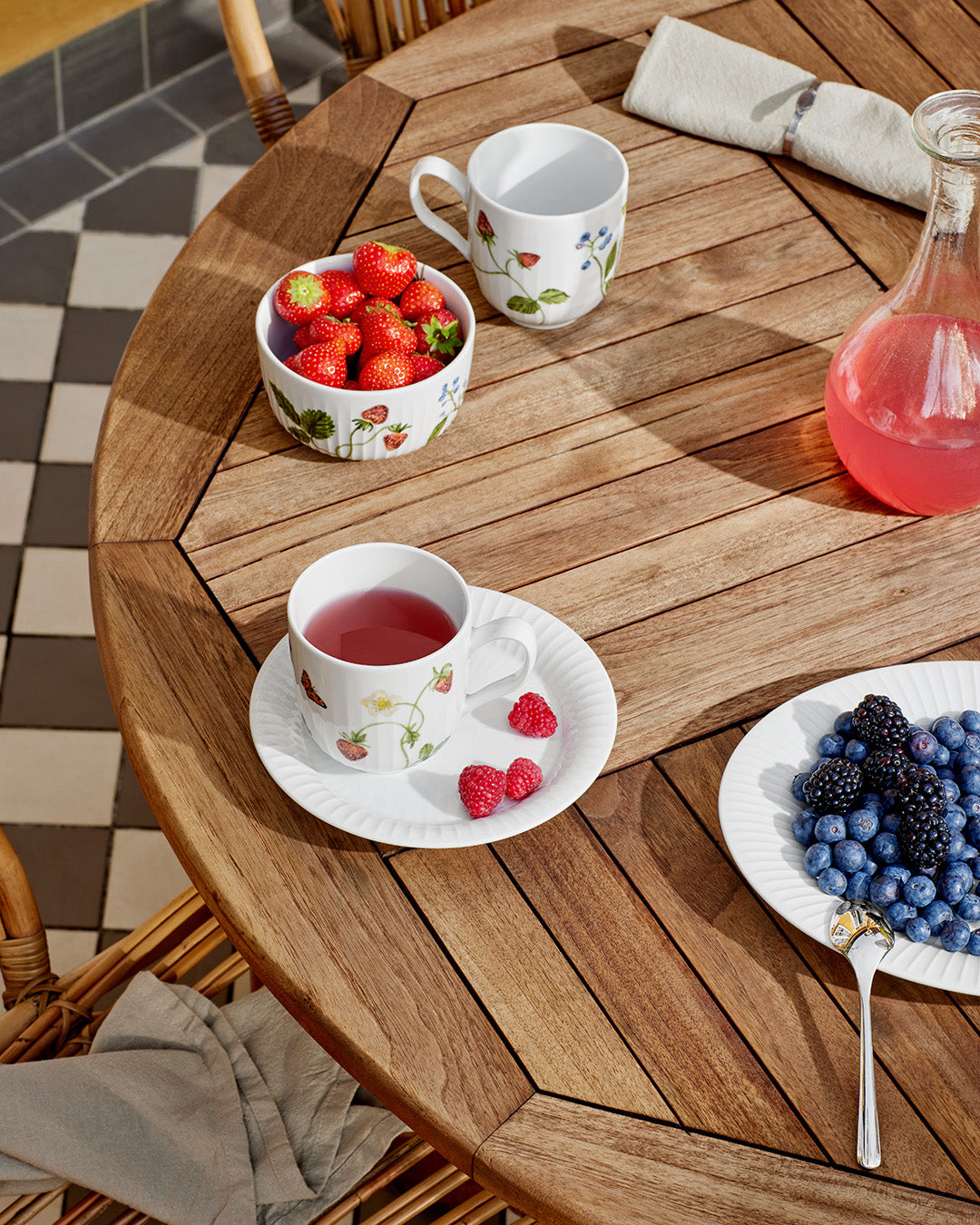 Kähler Hammershoi Summer porcelain mug 330 ml, summer berries, 692622