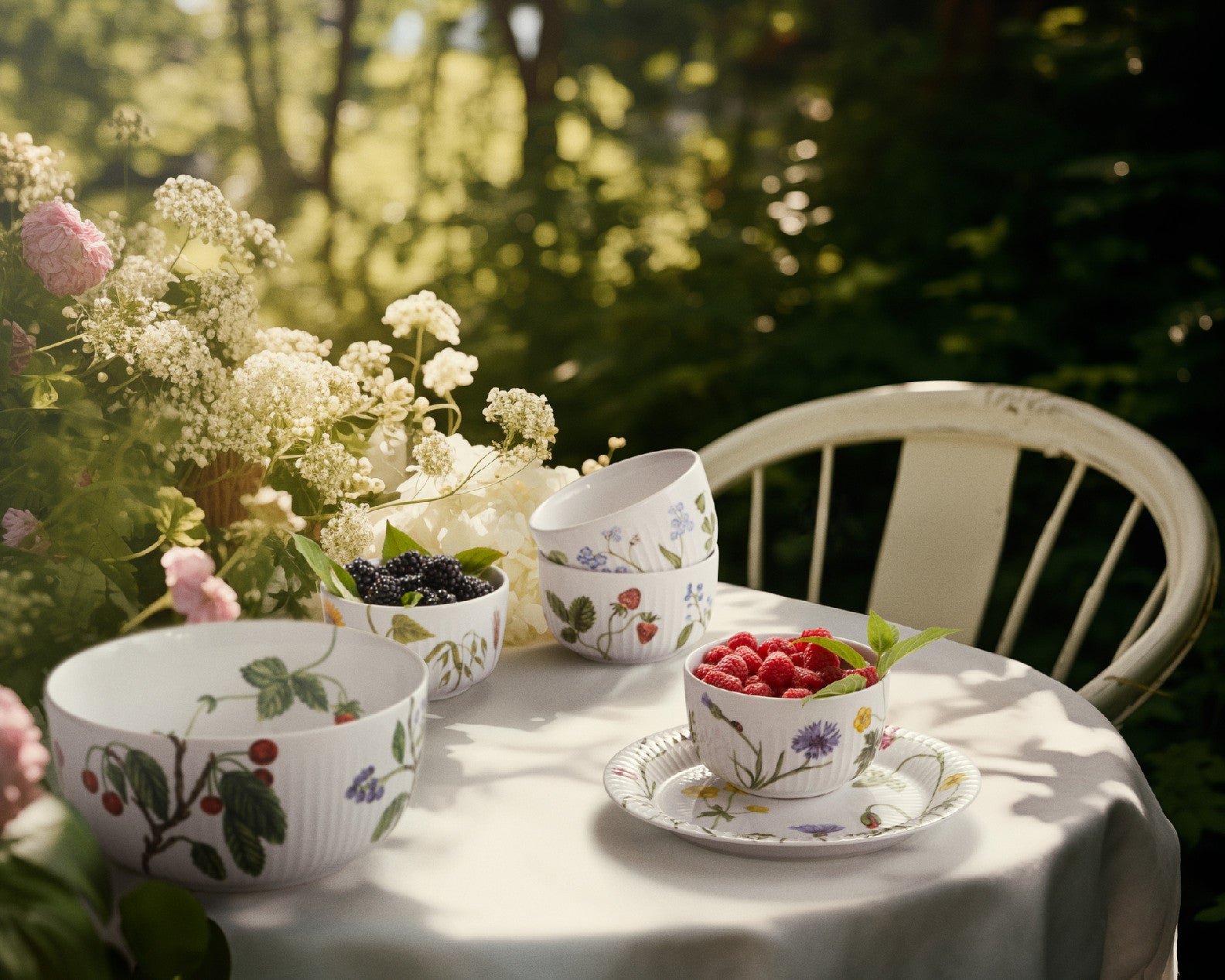 Kähler Hammershoi Summer porcelain bowl 21 cm, summer berries, 693336