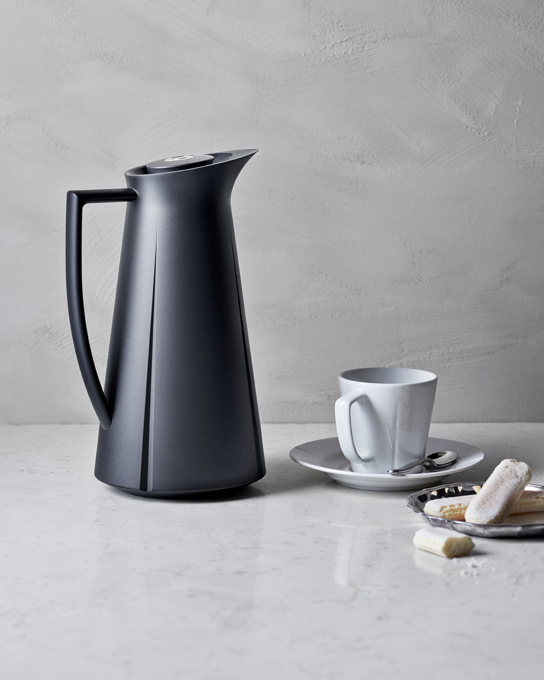 Rosendahl Grand Cru thermos kettle 1 l, black, 25900
