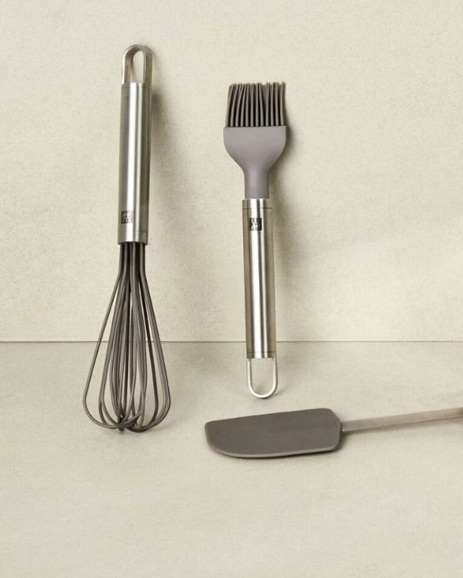 Brooms, trowels, spatulas