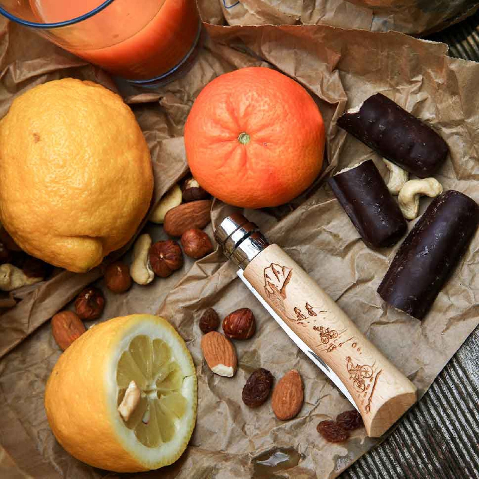 Opinel Gravírovaný zatvárací nôž Biking N°08 8,5 cm, 002187