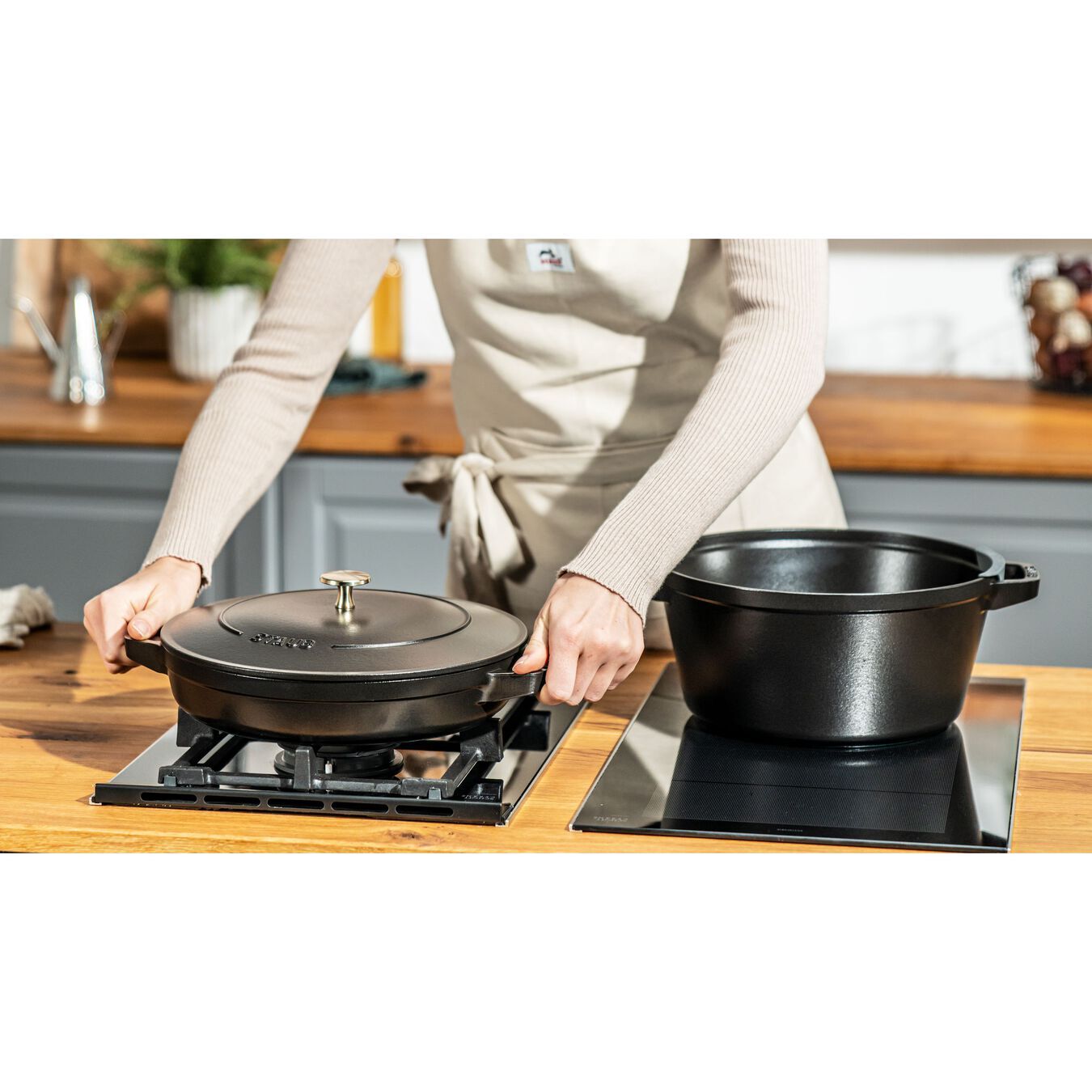 Staub Cocotte 2-piece cast iron pot and pan set 24 cm, black, 14562423