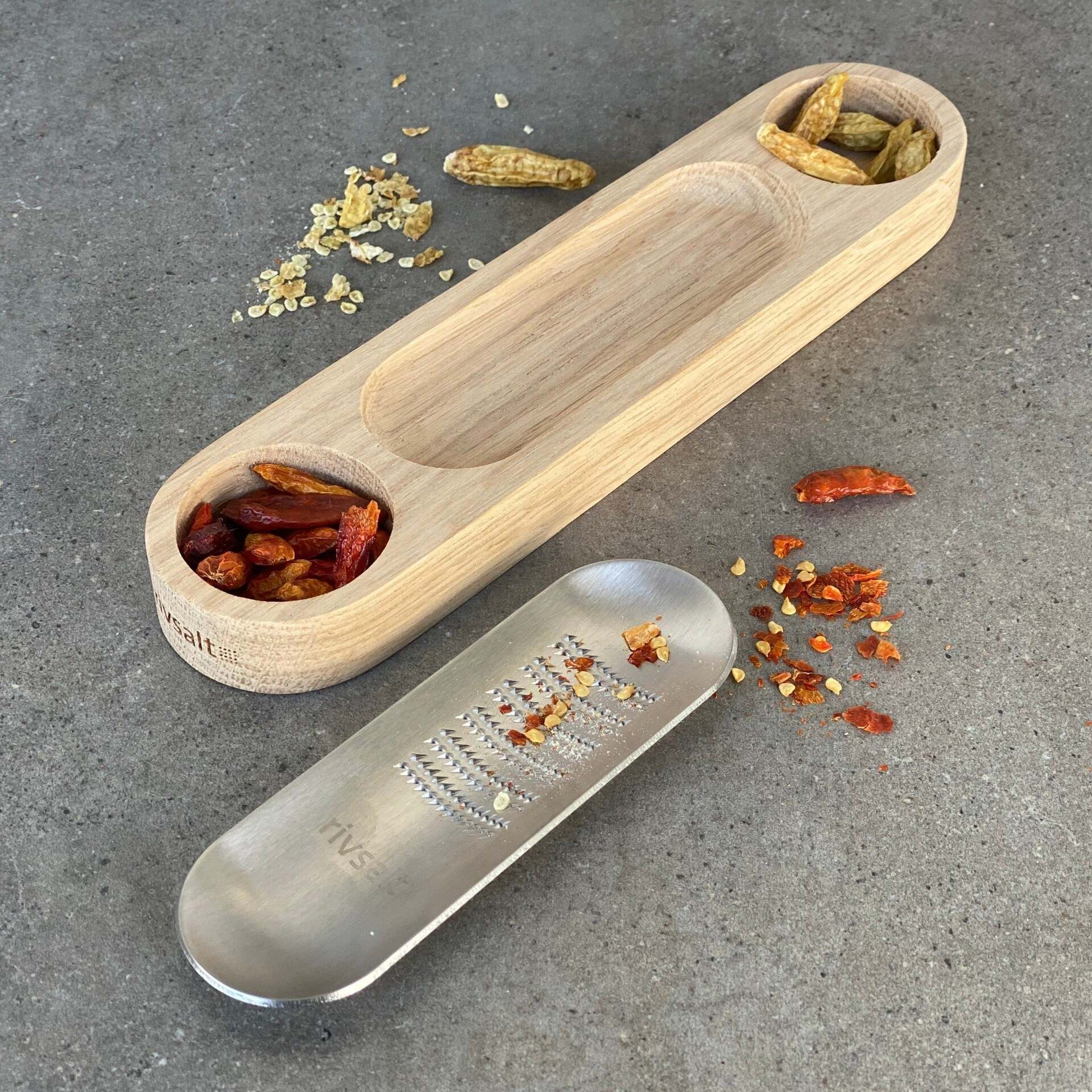 Rivsalt Chili gift set with grater, wooden stand and dried organic chilli peppers, RIV024
