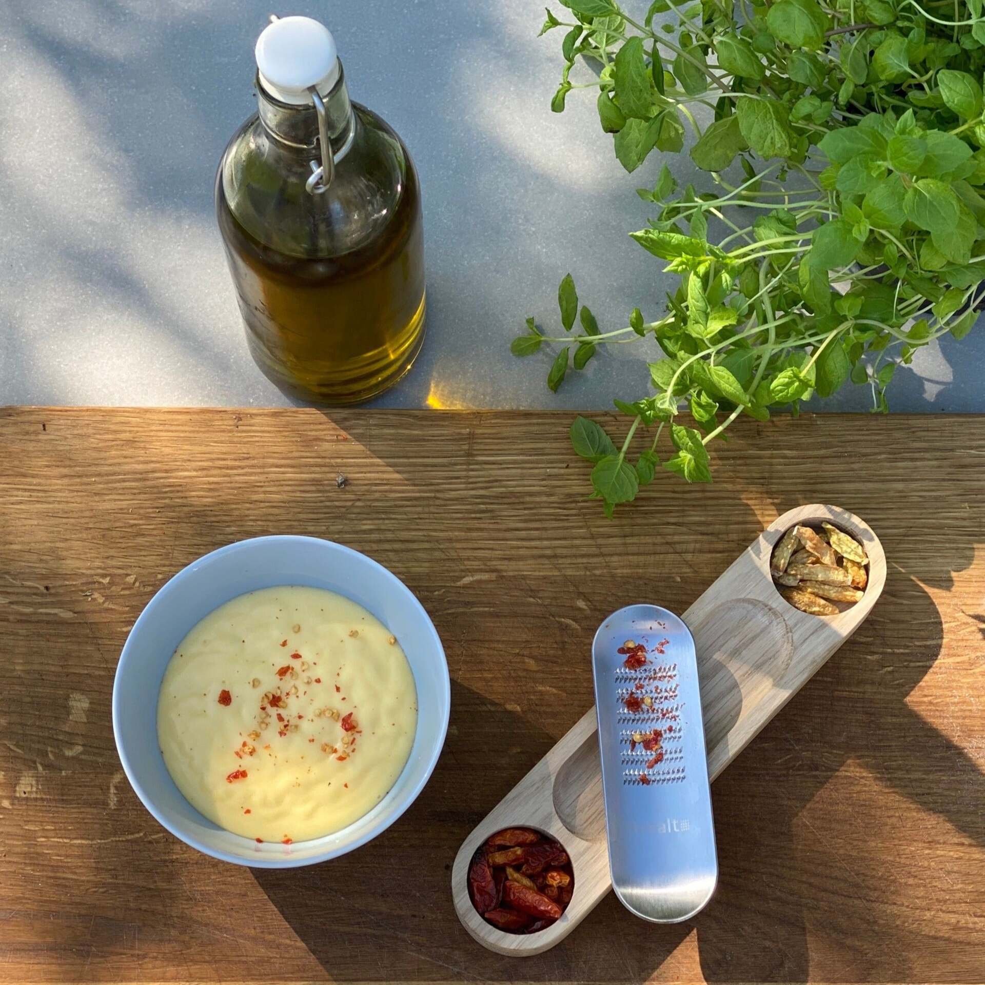 Rivsalt Chili gift set with grater, wooden stand and dried organic chilli peppers, RIV024