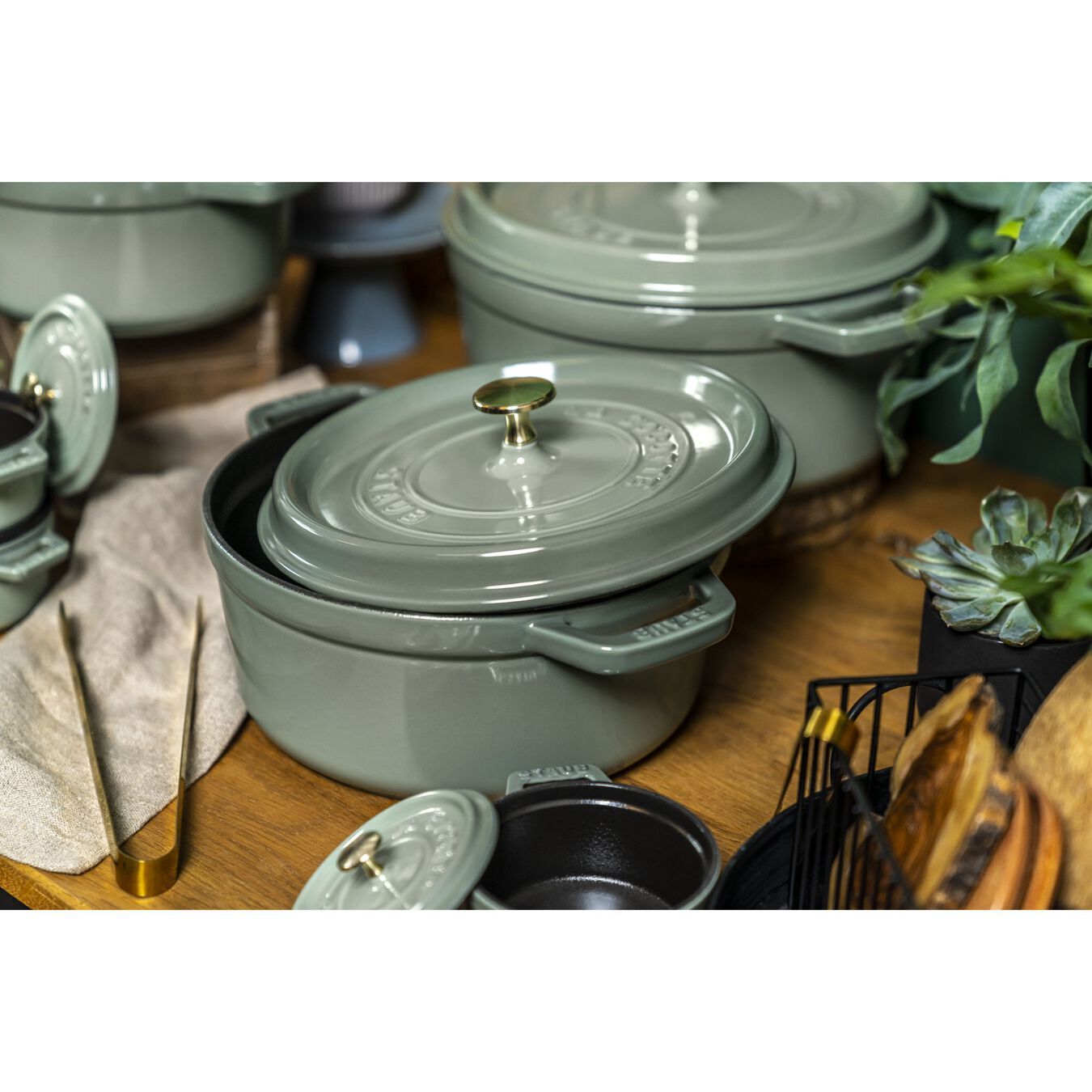 Staub Cocotte pot round 24 cm/3,8 l eucalyptus, 11024121