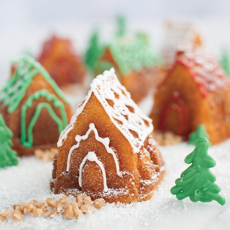 Nordic Ware mini cake pan with 6 molds Village, 6 cup silver, 81948