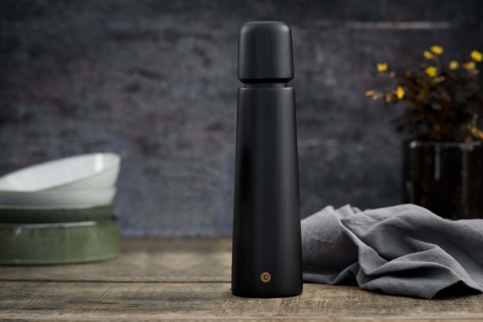 CrushGrind Stockholm dřevěný mlýnek na koření 27 cm, černý, 070290-0099