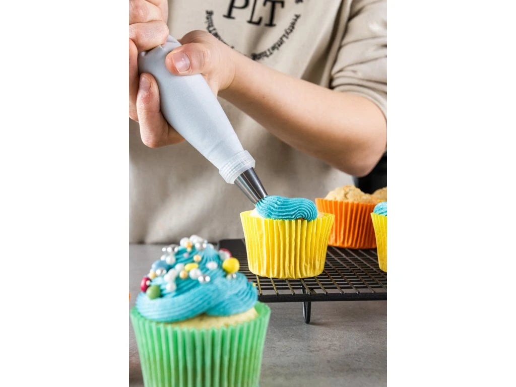 Pastry bags and tips